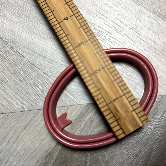 Lot of 2 Plastic Vintage Embroidery Hoops Pink Oval 2.5" x 3.5" Taiwan - Picture 5 of 6